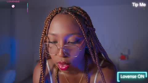 Snapshot of emmasanzoficial chatting on November 2025 11:42:01 AM Sara online show from November 2025 11:42:01 AM