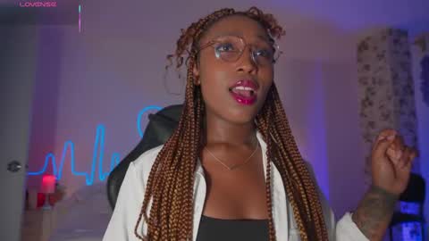 Snapshot of emmasanzoficial chatting on November 2025 11:32:02 AM Sara online show from November 2025 11:32:02 AM