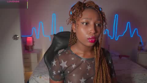 Snapshot of emmasanzoficial chatting on November 2025 11:23:02 AM Sara online show from November 2025 11:23:02 AM