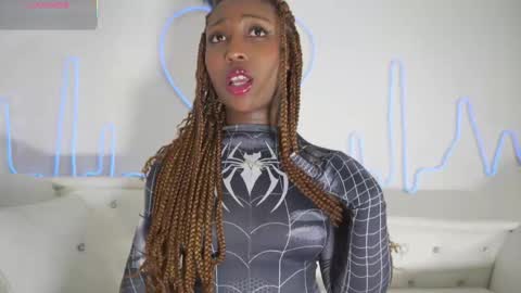 Snapshot of emmasanzoficial chatting on November 2025 11:47:02 AM Sara online show from November 2025 11:47:02 AM