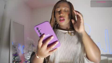 Snapshot of emmasanzoficial chatting on December 2025 12:10:01 PM Sara online show from December 2025 12:10:01 PM