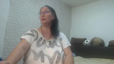 Snapshot of emmasquirt69 chatting on June 2026 06:19:02 AM emmasquirt69 online show from June 2026 06:19:02 AM