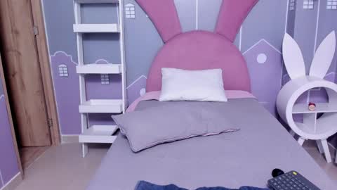 Snapshot of emmathompson__ chatting on April 2026 01:49:02 PM emmathompson__ online show from April 2026 01:49:02 PM