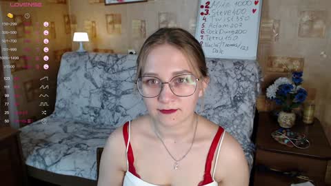 Snapshot of emmatiny chatting on December 2024 01:40:01 PM Mia online show from December 2024 01:40:01 PM