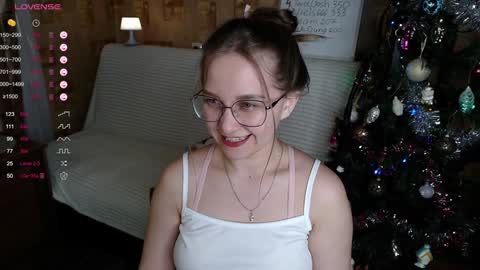 Snapshot of emmatiny chatting on December 2024 05:29:02 PM Mia online show from December 2024 05:29:02 PM