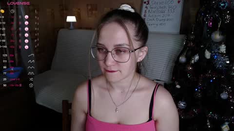 Snapshot of emmatiny chatting on December 2024 01:54:01 PM Mia online show from December 2024 01:54:01 PM