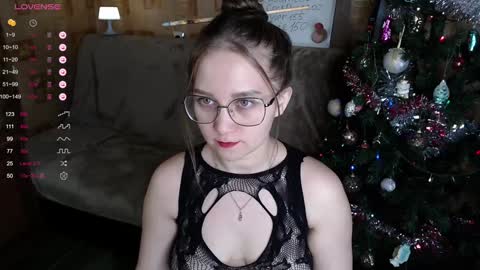 Snapshot of emmatiny chatting on December 2024 06:27:02 PM Mia online show from December 2024 06:27:02 PM