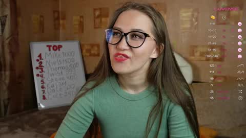 Snapshot of emmatiny chatting on March 2025 12:41:01 PM Mia online show from March 2025 12:41:01 PM