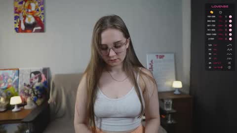 Snapshot of emmatiny chatting on October 2025 03:18:01 PM Mia online show from October 2025 03:18:01 PM