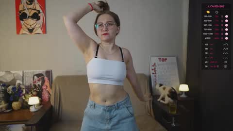 Snapshot of emmatiny chatting on December 2025 04:11:02 AM Mia online show from December 2025 04:11:02 AM