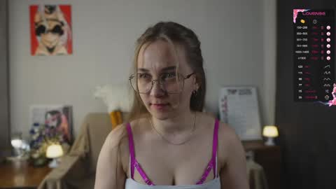 Snapshot of emmatiny chatting on March 2026 07:25:01 PM Mia online show from March 2026 07:25:01 PM