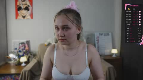 Snapshot of emmatiny chatting on April 2026 09:39:33 PM Mia online show from April 2026 09:39:33 PM