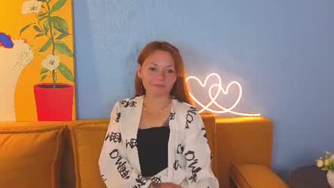 Snapshot of emmawells_s chatting on June 2026 01:40:02 AM emmawells_s online show from June 2026 01:40:02 AM