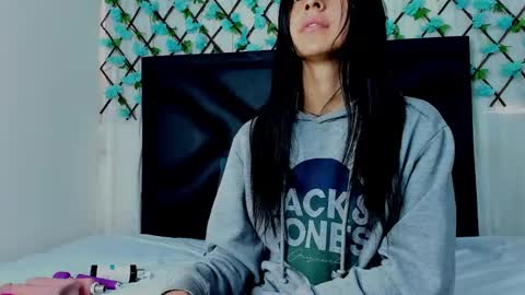 Snapshot of emmawillliams chatting on January 2025 02:52:01 PM Emma online show from January 2025 02:52:01 PM