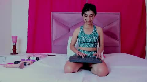 Snapshot of emmawillliams chatting on January 2025 04:26:01 PM Emma online show from January 2025 04:26:01 PM