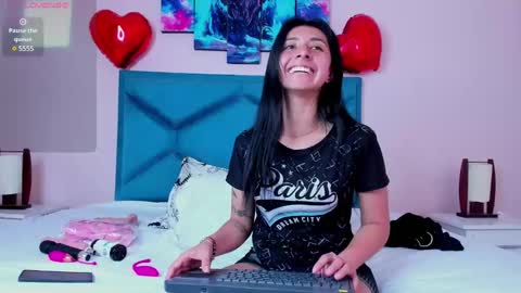 Snapshot of emmawillliams chatting on February 2025 04:15:02 PM Emma online show from February 2025 04:15:02 PM