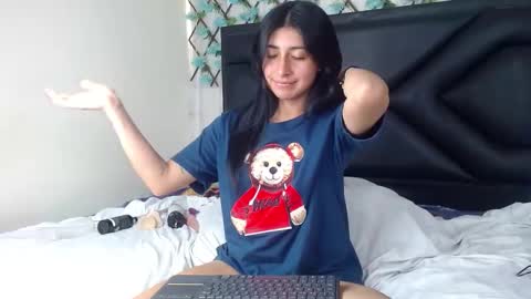 Snapshot of emmawillliams chatting on November 2025 04:54:01 PM Emma online show from November 2025 04:54:01 PM