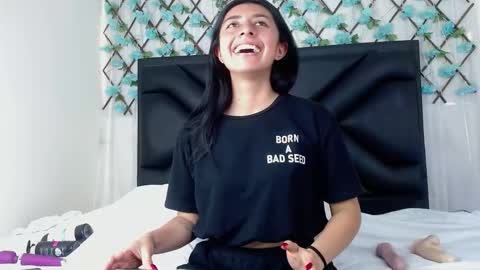 Snapshot of emmawillliams chatting on December 2025 03:28:02 PM Emma online show from December 2025 03:28:02 PM