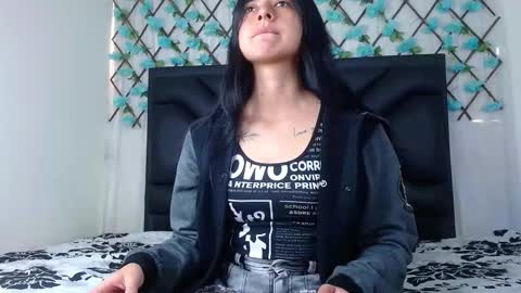 Snapshot of emmawillliams chatting on December 2025 04:14:02 PM Emma online show from December 2025 04:14:02 PM