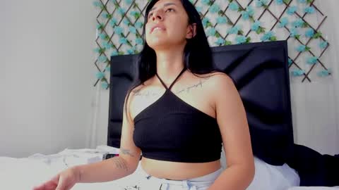 Snapshot of emmawillliams chatting on April 2026 12:01:01 PM Emma online show from April 2026 12:01:01 PM