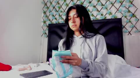 Snapshot of emmawillliams chatting on April 2026 12:39:01 PM Emma online show from April 2026 12:39:01 PM