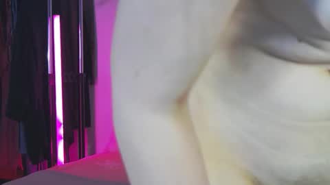 Snapshot of emmawright02 chatting on October 2025 04:51:02 AM Emma online show from October 2025 04:51:02 AM