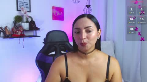 Emmi Cam online show from May 2026 01:17:02 PM