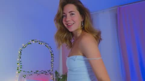 Snapshot of emmi_rosee chatting on January 2025 04:23:02 PM Miss Emmi online show from January 2025 04:23:02 PM