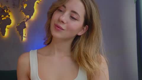 Snapshot of emmi_rosee chatting on February 2025 09:00:02 AM Miss Emmi online show from February 2025 09:00:02 AM