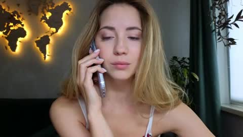 Snapshot of emmi_rosee chatting on April 2026 09:36:02 AM Miss Emmi online show from April 2026 09:36:02 AM