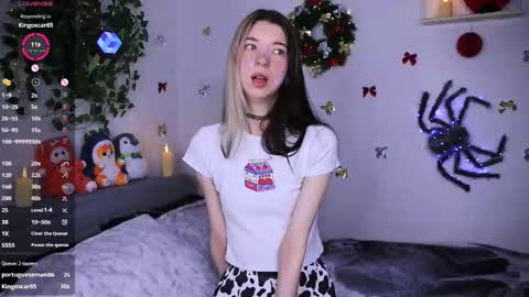 Snapshot of emmie_everly chatting on December 2025 01:18:02 PM emmie_everly online show from December 2025 01:18:02 PM