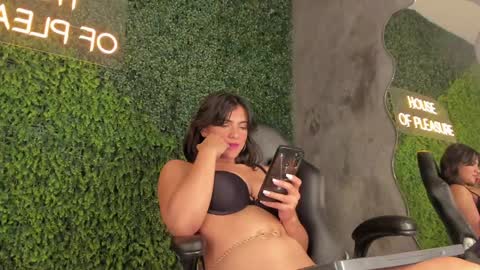 Emmiily online show from February 2025 05:18:01 AM