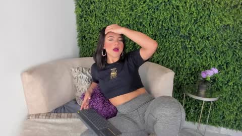 Emmiily online show from February 2025 07:35:02 PM