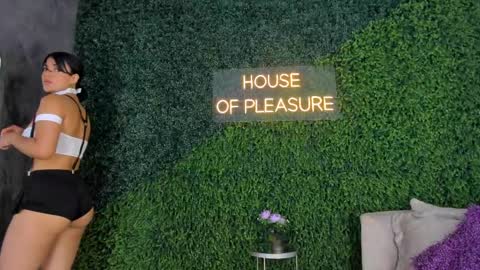 Emmiily online show from March 2025 01:32:02 AM