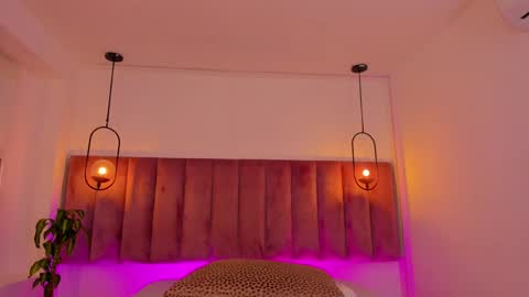 Emmiily online show from April 2026 07:47:02 PM