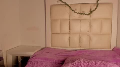 Snapshot of emmily_evans_ chatting on November 2025 12:15:01 PM emmily_evans_ online show from November 2025 12:15:01 PM