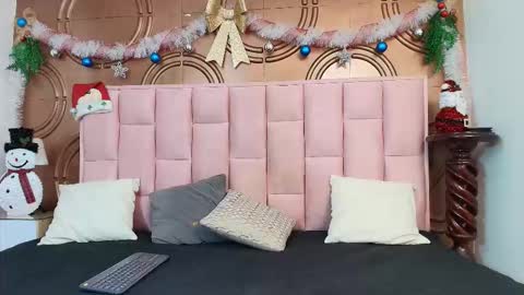 Emmily keller online show from December 2025 01:31:01 PM