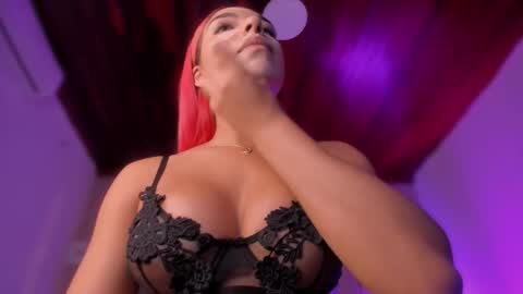 Snapshot of emmily_savage chatting on March 2026 11:43:02 AM online show from March 2026 11:43:02 AM