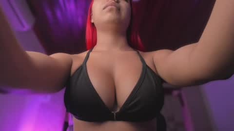 Snapshot of emmily_savage chatting on April 2026 11:39:02 AM online show from April 2026 11:39:02 AM