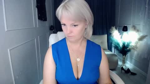 Snapshot of emmmam chatting on October 2025 03:45:02 AM emmmam online show from October 2025 03:45:02 AM