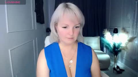 Snapshot of emmmam chatting on November 2025 09:10:02 AM emmmam online show from November 2025 09:10:02 AM