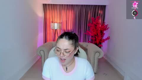 Snapshot of emmy_walker1 chatting on February 2025 03:27:02 PM Emmy Walker online show from February 2025 03:27:02 PM