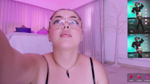 Snapshot of emmy_walker1 chatting on February 2025 01:57:01 PM Emmy Walker online show from February 2025 01:57:01 PM