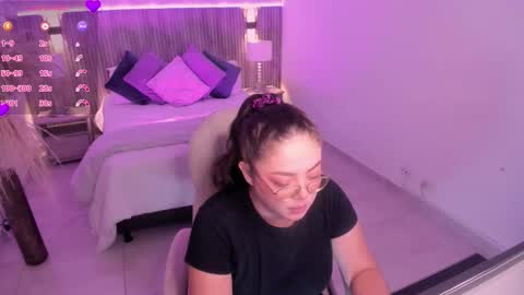 Snapshot of emmy_walker1 chatting on November 2025 11:00:02 AM Emmy Walker online show from November 2025 11:00:02 AM