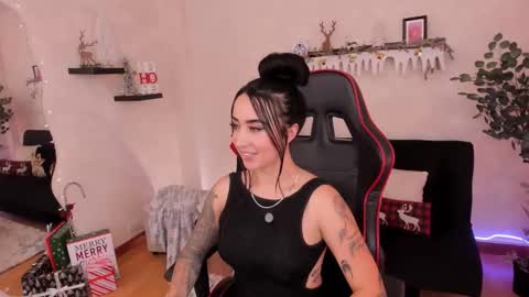 Emmy Evans  online show from November 2025 09:14:01 PM