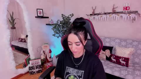 Emmy Evans  online show from November 2025 07:46:02 PM