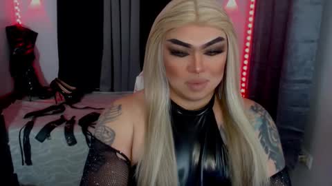 Snapshot of empressmichellexx chatting on March 2026 04:09:01 AM Mistress Michelle online show from March 2026 04:09:01 AM