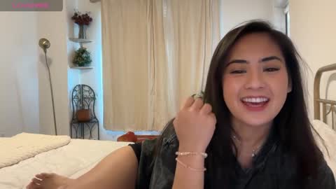 Snapshot of empressmonaa chatting on April 2026 11:32:02 PM empressmonaa online show from April 2026 11:32:02 PM