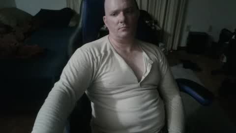 Snapshot of emsguy1 chatting on April 2026 04:35:01 AM Matt online show from April 2026 04:35:01 AM