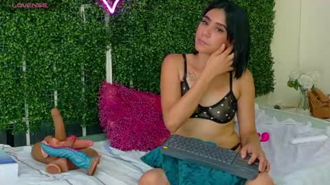 Snapshot of emy_0 chatting on July 2026 08:40:02 AM Emy online show from July 2026 08:40:02 AM